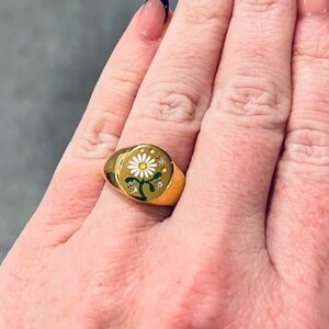 Gold Daisy Ring Vintage Like